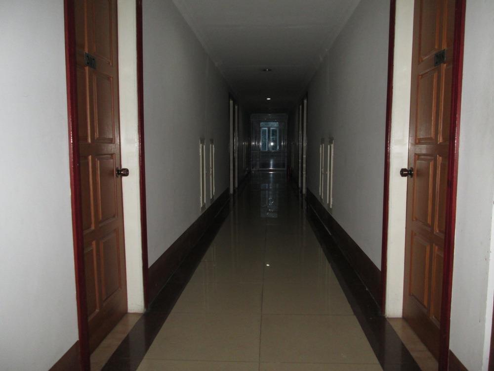 Royal Crown Hotel Yangon Exteriör bild