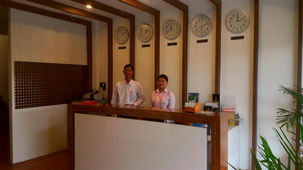 Royal Crown Hotel Yangon Exteriör bild