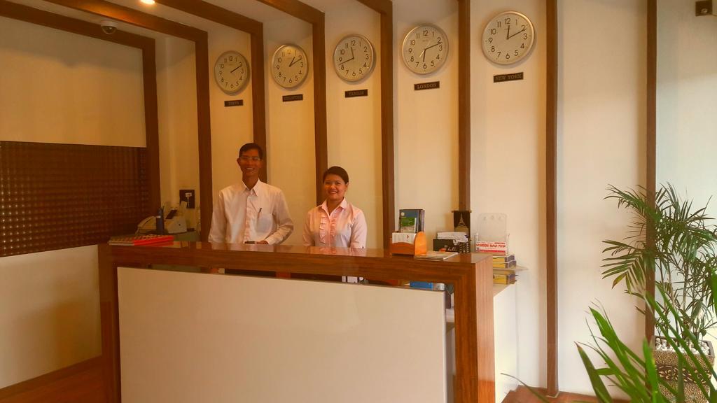 Royal Crown Hotel Yangon Exteriör bild