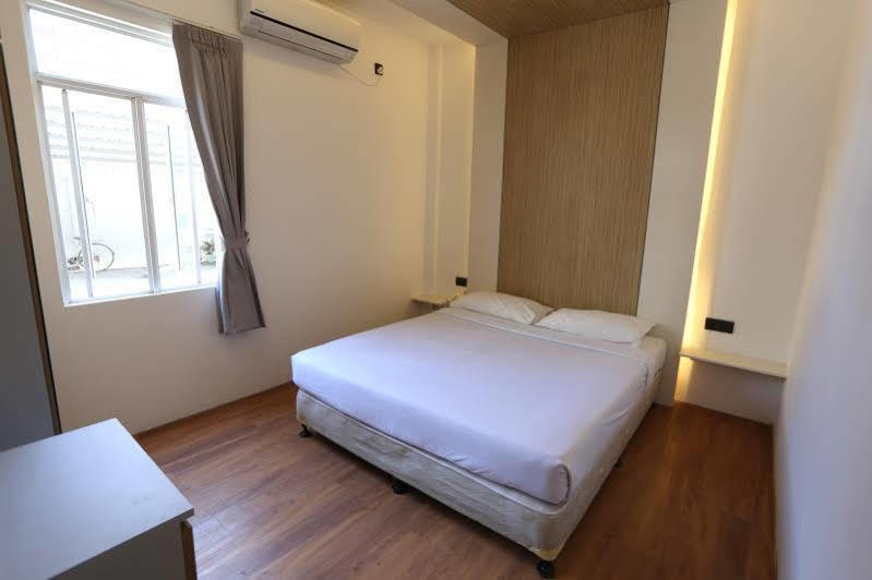 Royal Crown Hotel Yangon Exteriör bild